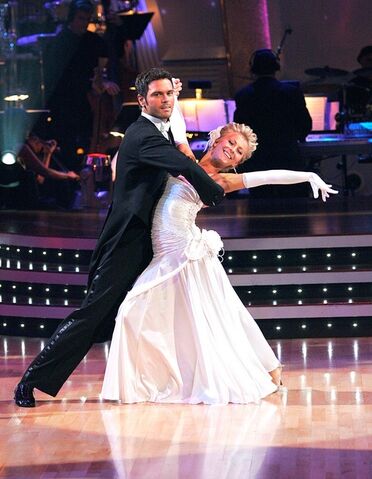 File:Waltz-chuck-julianne.jpg
