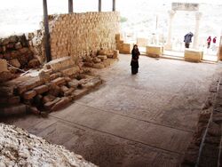Inside synagoge.jpg