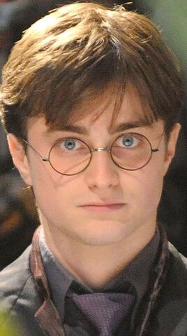 Fil:334px-Harry Potter Deathly Hallows Profile.jpg