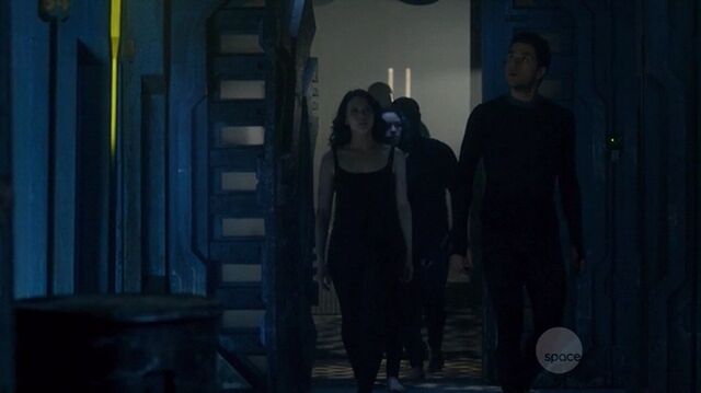 File:S01e01 69.jpg