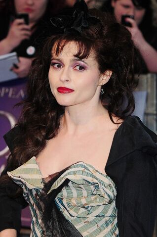 File:Helena-bonham-carter-uk-premiere-dark-shadows-01.jpg