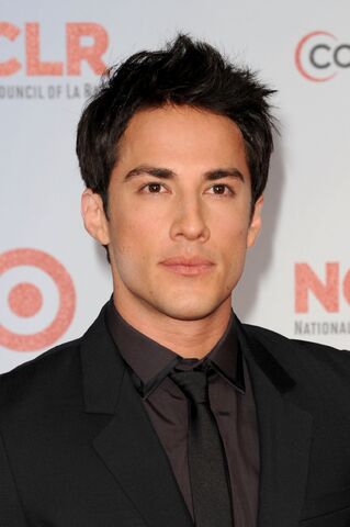 File:Michael trevino.jpg