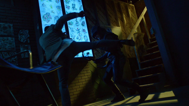 File:Oliver Queen fights --himself--.png