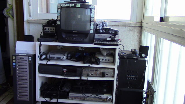 Ficheiro:Gameroom 2014.jpg