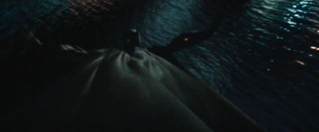 Datei:SuSq Batman Sprung ins Wasser.jpg
