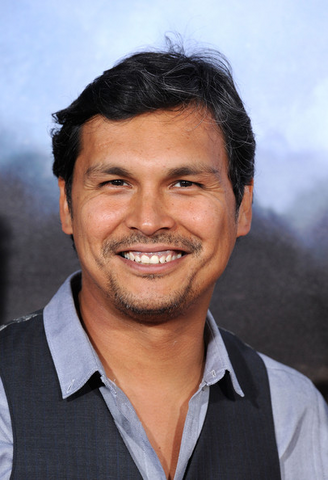 Archivo:Adam Beach.png