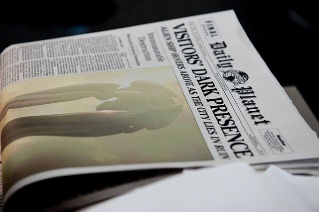 File:Daily Planet newspaper 02.jpg