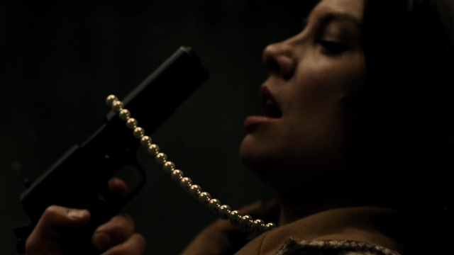 Plik:Joe Chill attack Wayne family and kill Martha and Thomas (DCEU) (3).png