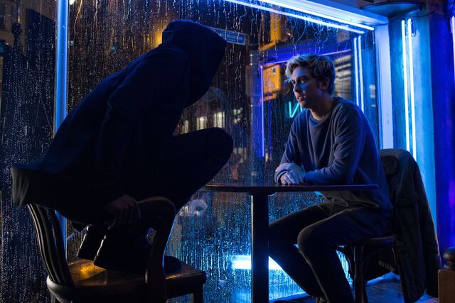 File:Netflix L and Light cafe.jpg