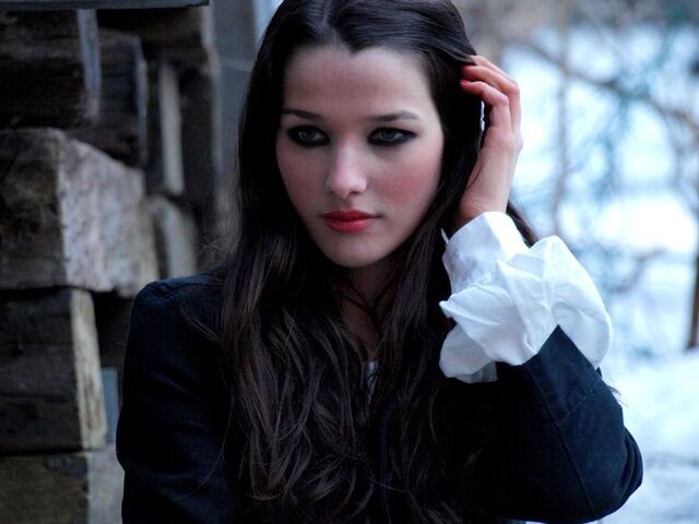 File:Annie clark hand in hair pose.jpg