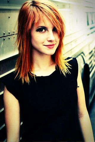 File:HAYLEY-WILLIAMS-female-lead-singers-550559 426 639.jpg