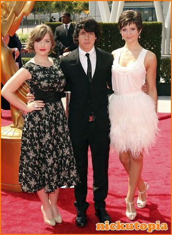 File:Degrassi-Cast-At-The-2011-Creative-Arts-Emmy-Awards.jpg