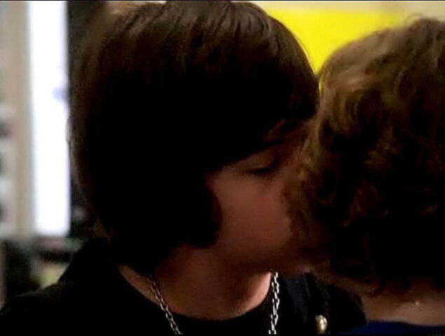 File:Eli-and-Clare-Kiss-clare-and-eli-15039776-720-544.jpg