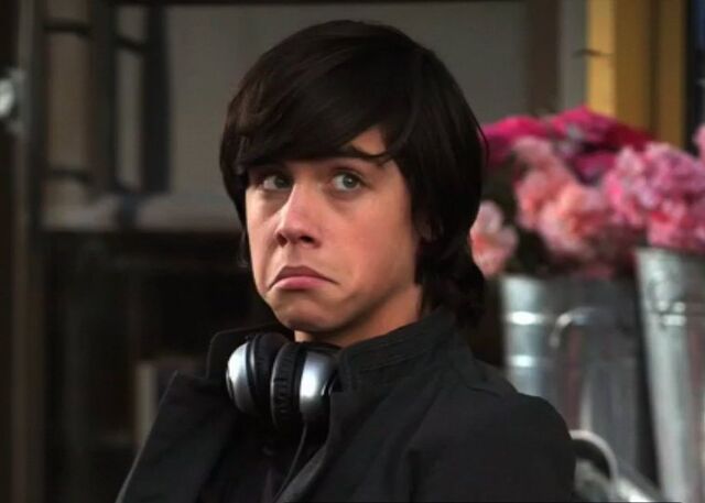 File:Eliamazinglysexyface.jpeg