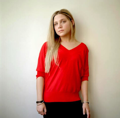 File:Tumblr la7g4oPvj21qc8lhko1 500.jpg