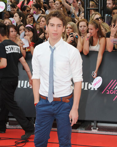 File:Jordan+Gavaris+Stars+MuchMusic+Video+Awards+hfA127NHHKNx.jpg