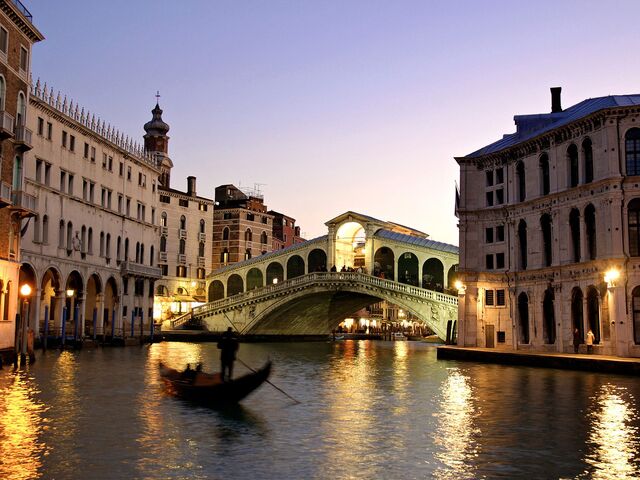 File:Rialto-Bridge-(Venice,-Italy).jpg