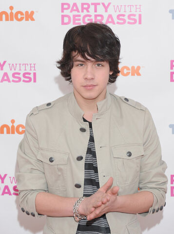 File:Munro+Chambers+Party+Degrassi+Cast+Hosted+wY-M87tnip5l.jpg