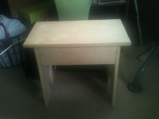 File:Des's Stool.jpg