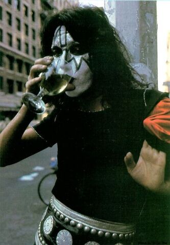 File:Ace+Frehley+cold+gin large.jpg