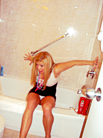 File:Tumblr lcf8s514Eg1qeegx8o1 500.png