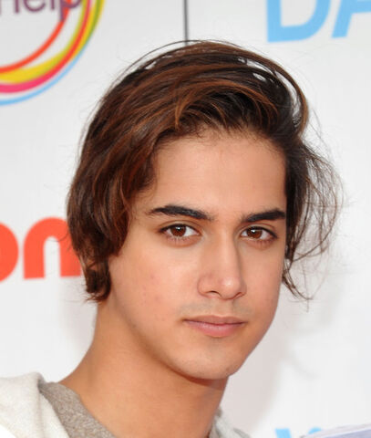 File:Avan Jogia Nickelodeon Celebrates Largest tyqSbsb8Viul.jpg