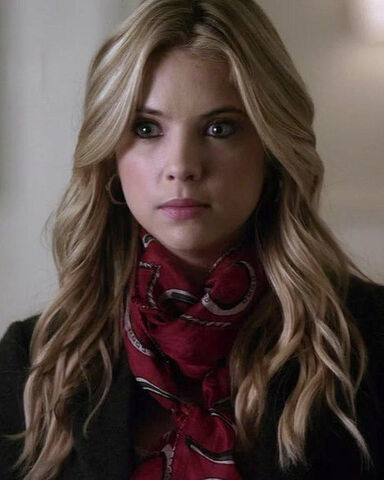 File:Hanna-marin-and-raj-imports-horseshoe-scarf-gallery.jpg