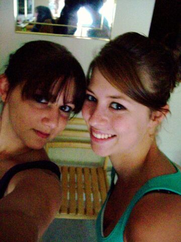 File:Sydney And Lily.jpg