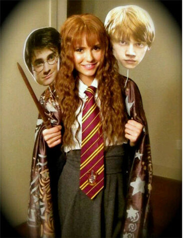 File:Nina dobrev hermione granger halloween.jpg