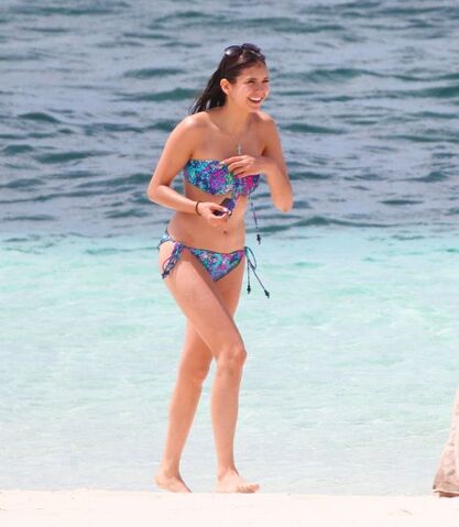File:Nina dobrev bikini 1.jpg