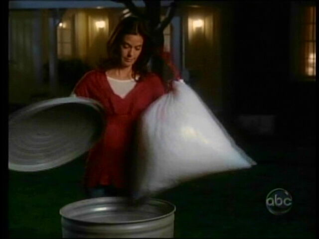 File:Susan Garbage.jpg