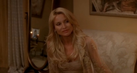 File:5x19 - Edie intimidated.jpg