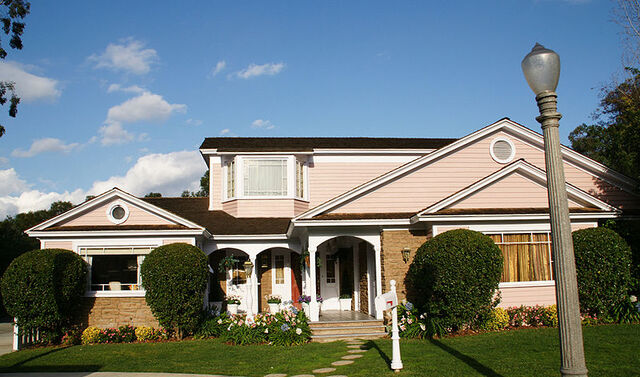 File:4362WisteriaLane.jpg