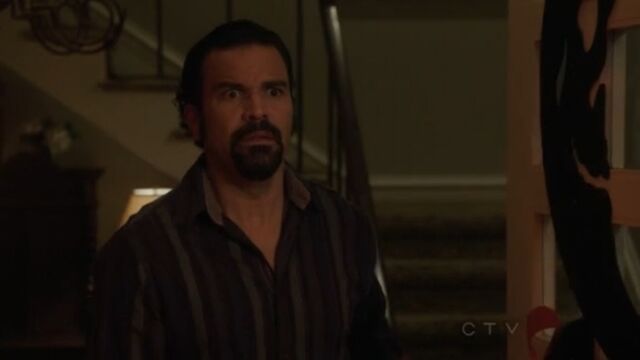 File:8x06 - Carlos scared.jpg