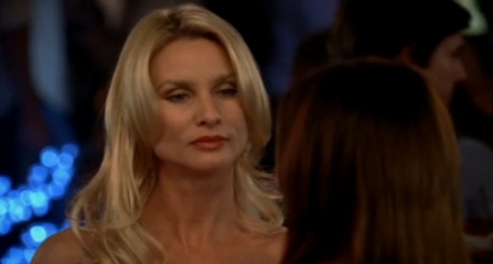 File:5x19 - Edie Gabby argue.jpg