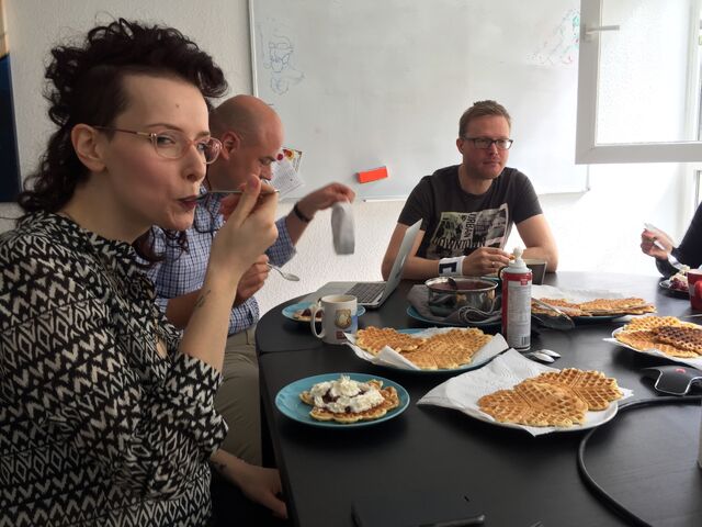 Datei:Waffel-Frühstück.jpg