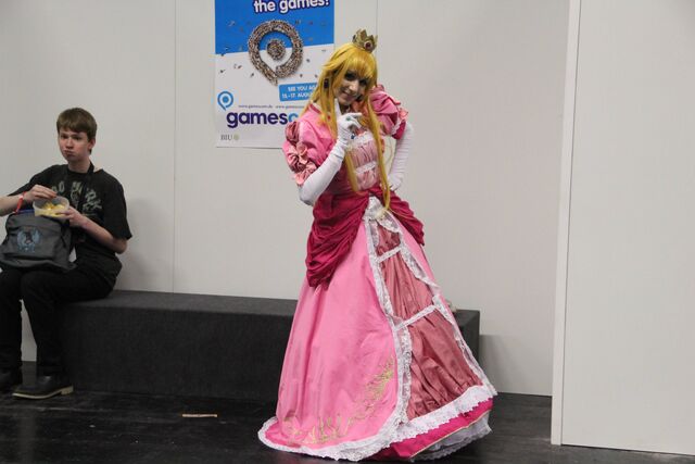 Datei:013Cosplay.jpeg