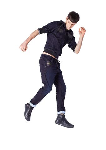 File:Leo Mel Joggjeans 2.jpg