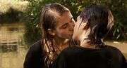 Vanessa und Leon küssen sich.jpg