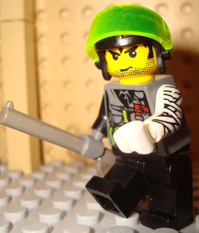File:HertzBrokenArmCropped.png