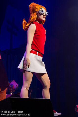 File:Candace P&F live.jpg