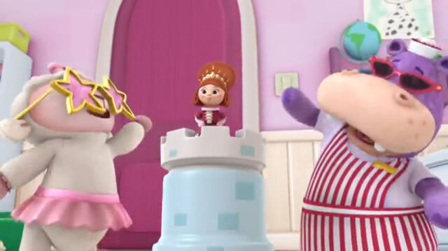 File:Lambie, hallie and queen amina.jpg