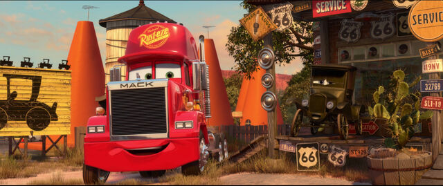File:Cars2-disneyscreencaps.com-11164.jpg