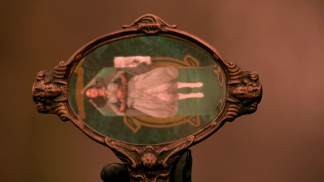 File:Once Upon a Time - 5x18 - Ruby Slippers - Mirror.jpg