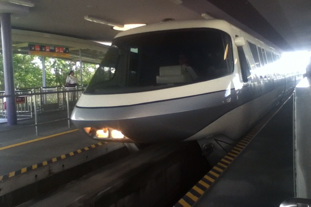 File:Disneyworld monorail.png