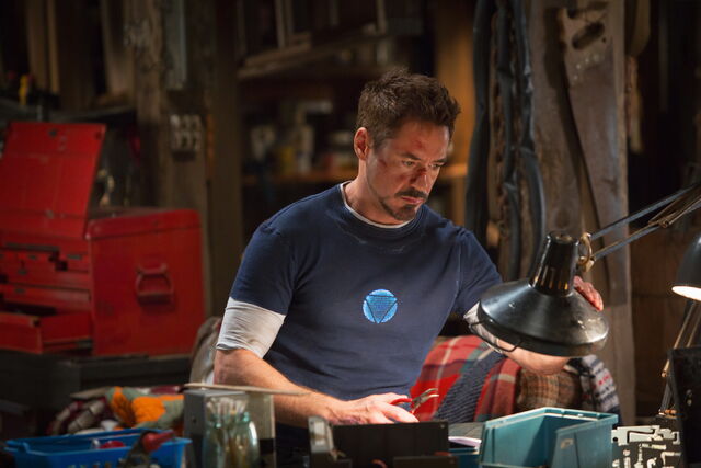 File:Tony Stark mechanic IM3.jpg