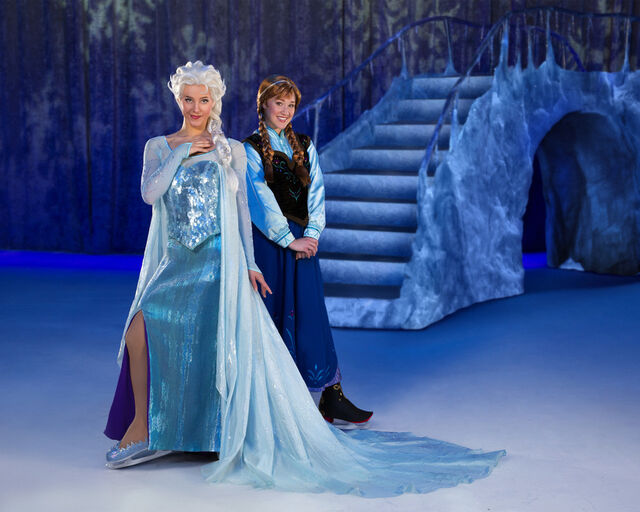 File:Anna and Elsa.jpg