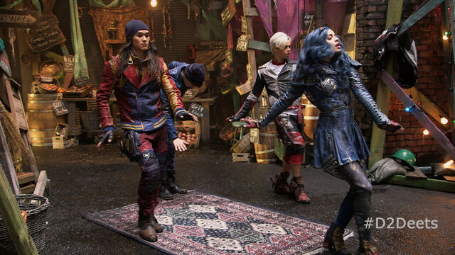 File:Descendants-2-behind-the-scenes-photos-03.jpg
