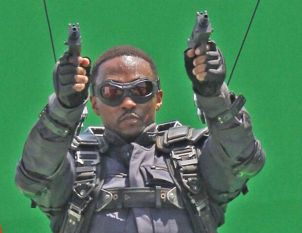 File:Anthonymackie-falcon-2.jpg