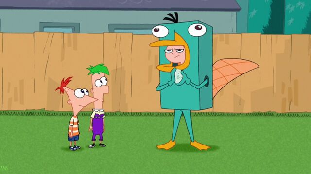 File:Candace holding the egg.jpg